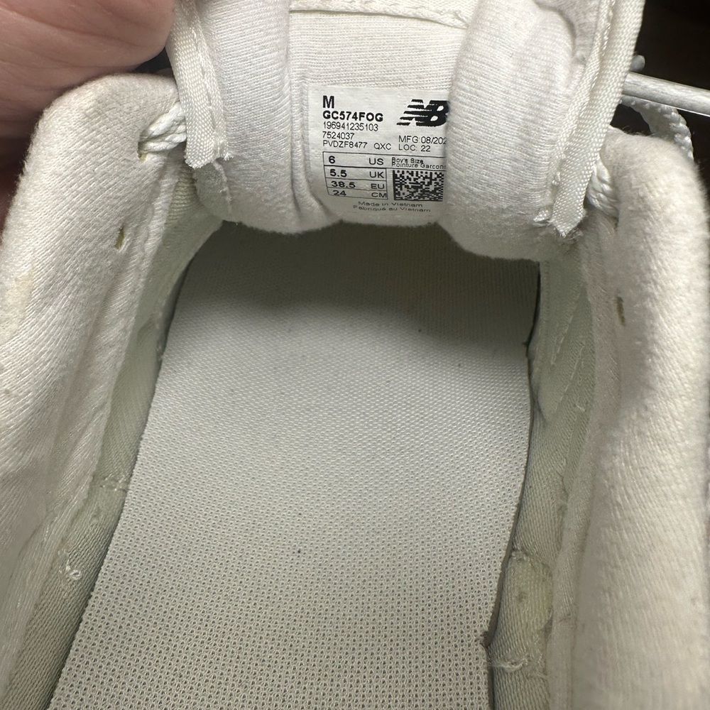 New Balance Beige 574 Boys Sneakers Size 6 - Picture 9 of 10